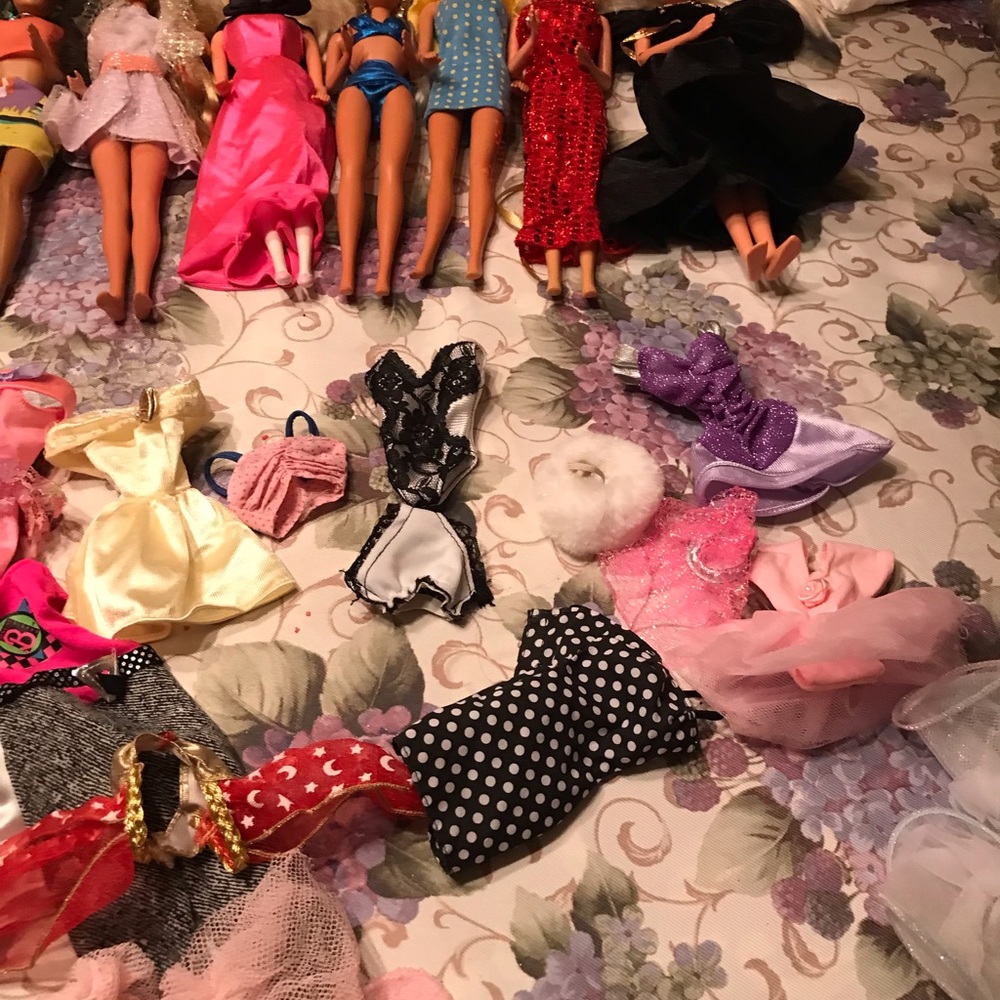 GROUP OF  SEVEN BARBIE’S 1990s (WILL SELL SEPARATELY ) or bundled. - Picture 11 of 16